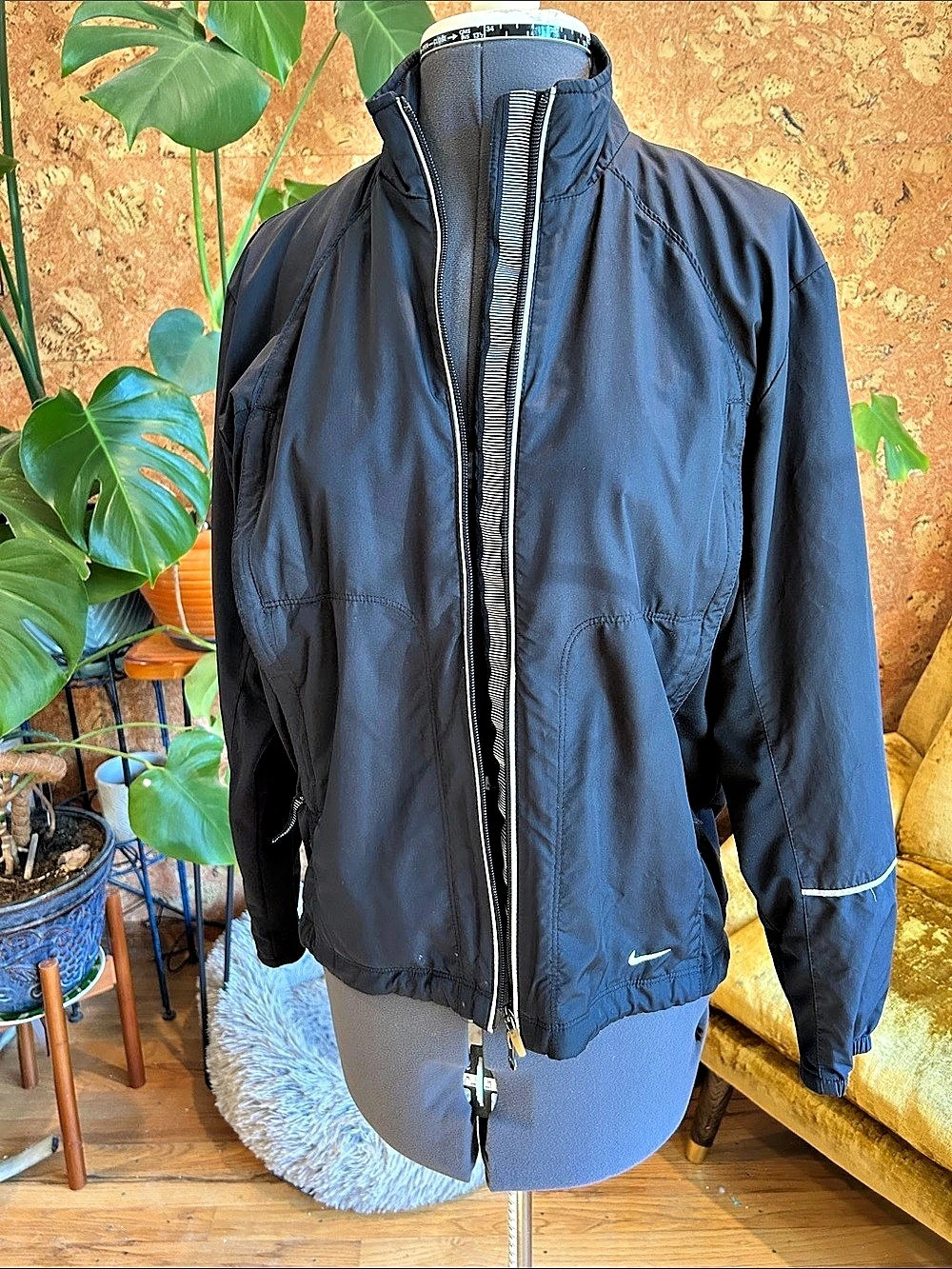 Nike Windrunner Running jacket with ventilation and pockets ✨EUC✨ Black